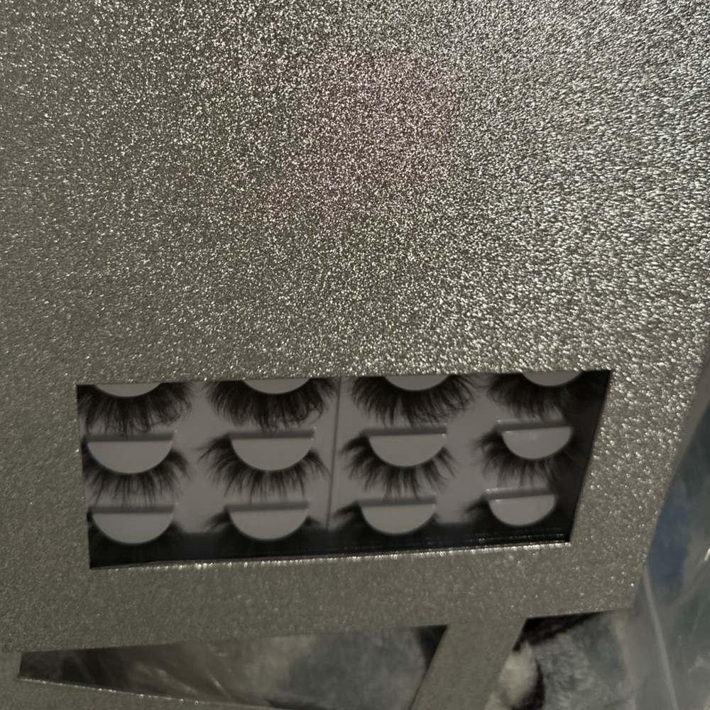 mink lashes - Picture 2 of 2